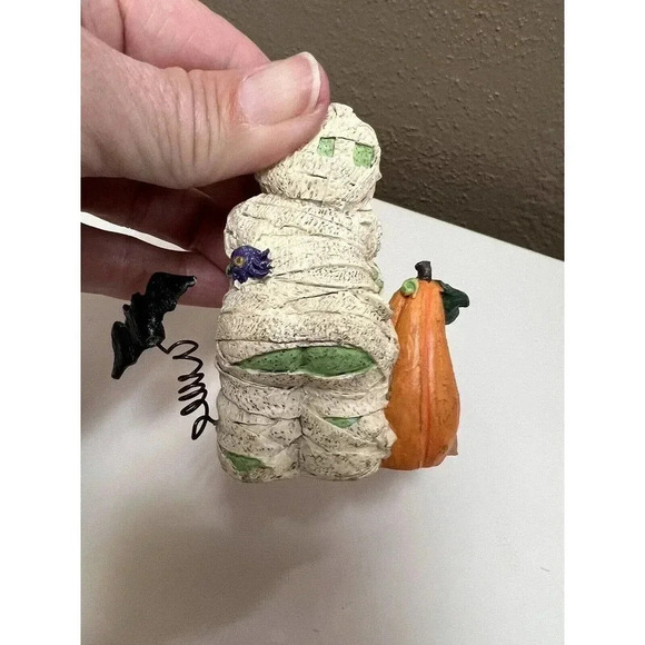VINTAGE HALLOWEEN ZOMBIE MUMMY RESIN FIGURINE 2.75"H x 2"W BAT & PUMPKIN EUC - Picture 6 of 11